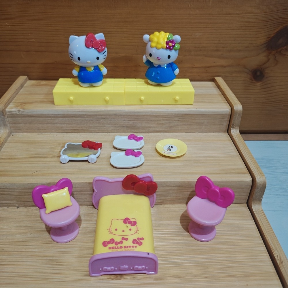 Hello Kitty Rare Accessory Bundle 1"-2"‎ Yellow Bed Pink Stool Mirror